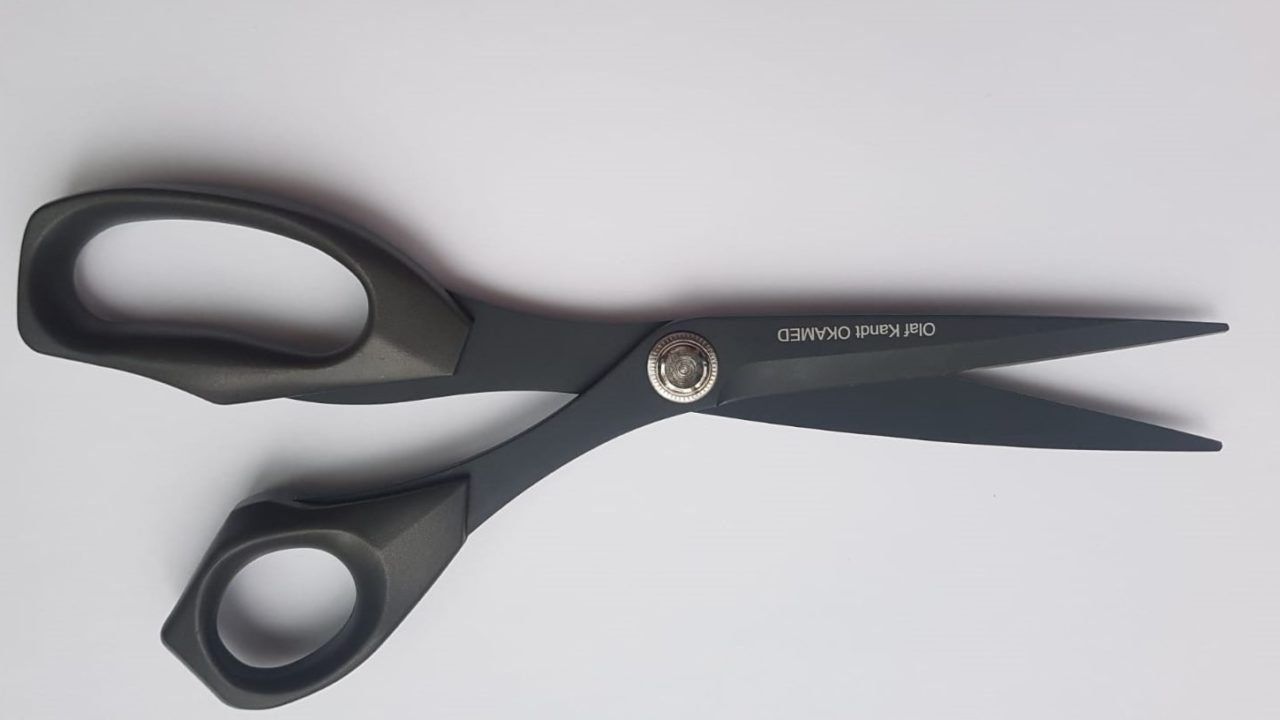 Schere schwarz - OKAMED
